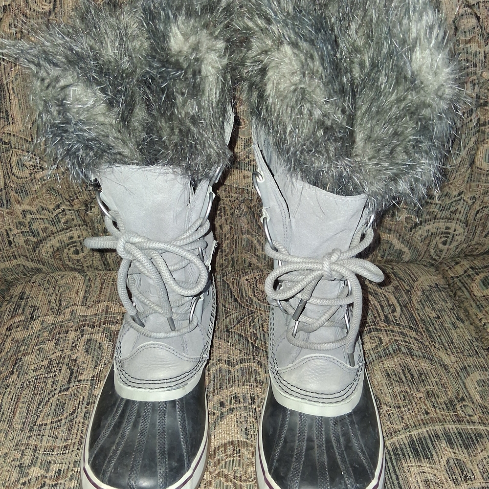 Sorel " Joan Of Arctic" Gray and Black Faux Fur Winter Boots Size 9 NEW no Tags
